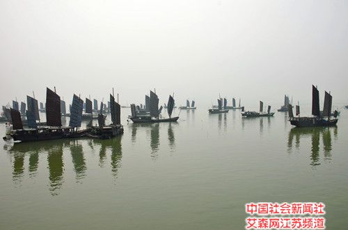 3 太湖漁舟揚帆啟航.jpg