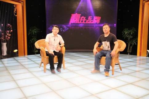 \\zkad\影視部\公用\錄制照片\2015年——錄制照片\8月\8-31\新疆歐籽庫木商貿有限公司;廣州金仔褲服裝有限公司；惠州市茂榮智能科技有限公司 董事長、董事長、董事長-玉買爾.克力木 ; 王中平 ；張保權（電視版）\IMG_3531.JPG