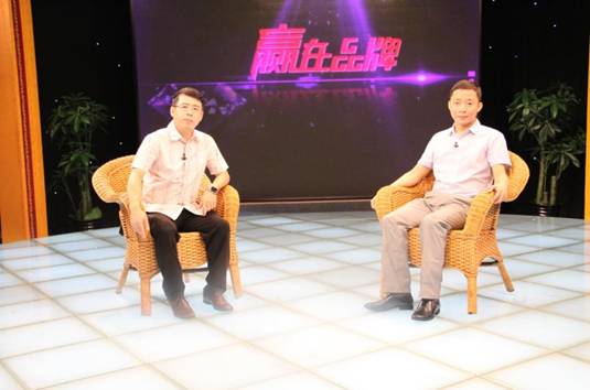 \\zkad\影視部\公用\錄制照片\2015年——錄制照片\8月\8-31\新疆歐籽庫木商貿有限公司;廣州金仔褲服裝有限公司；惠州市茂榮智能科技有限公司 董事長、董事長、董事長-玉買爾.克力木 ; 王中平 ；張保權（電視版）\IMG_3548.JPG