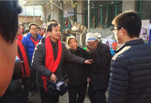 燕園傳媒奔赴保定為保定普澤生物愛心捐贈活動全方位服務