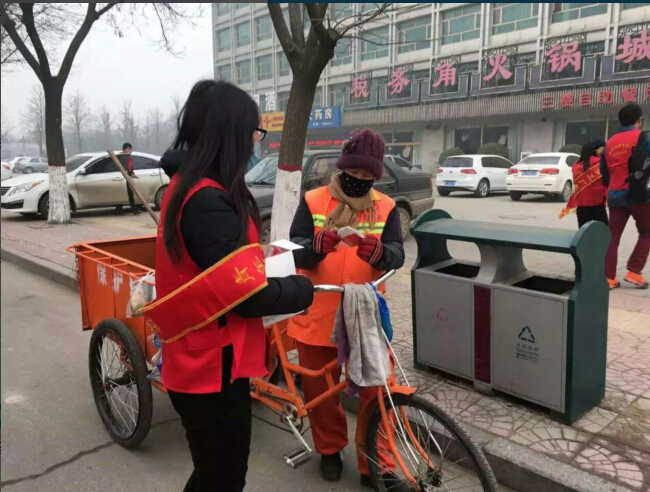 保定市青年愛心志愿者協會聯手愛心企業發起“以己之力、抗霾助老”活動