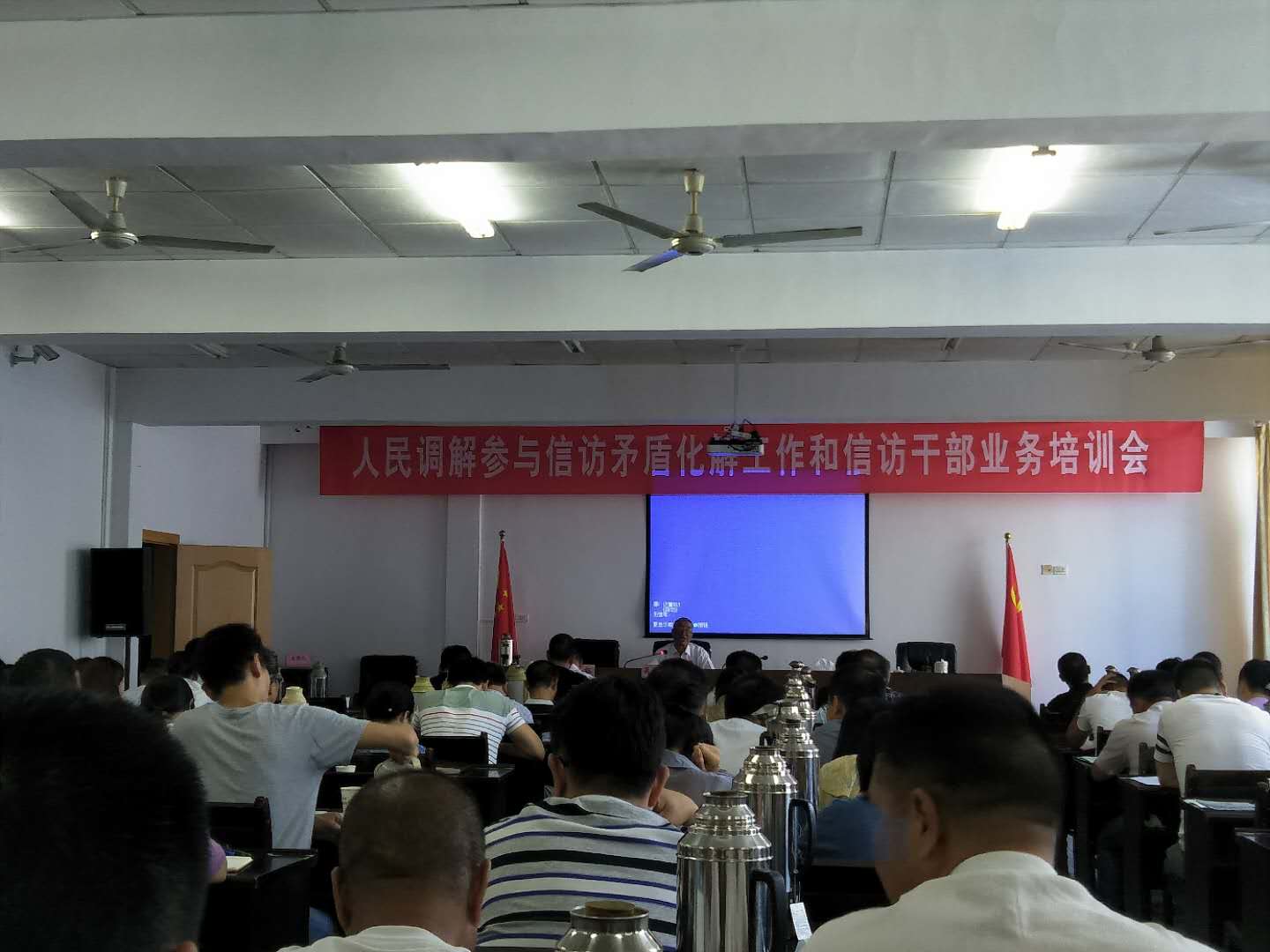 調(diào)解員吳強(qiáng)忠 廉潔好公仆 為民鑄忠魂