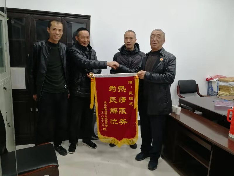 調(diào)解員吳強(qiáng)忠 廉潔好公仆 為民鑄忠魂