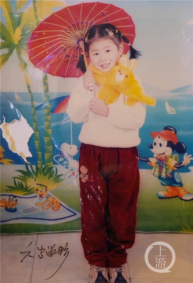 上游深閱讀丨男子花100萬在酒瓶上印“尋人啟事”找失蹤兒童：孩子們，媽媽在等你們回家過年