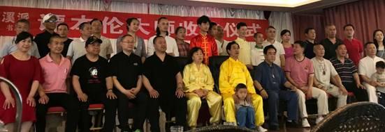 武術宗師喜收新徒漫畫大家作畫祝賀