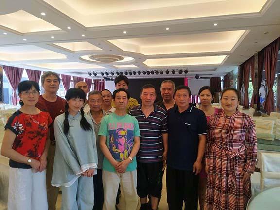 武術宗師喜收新徒漫畫大家作畫祝賀