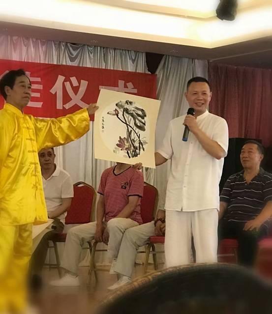 武術宗師喜收新徒漫畫大家作畫祝賀