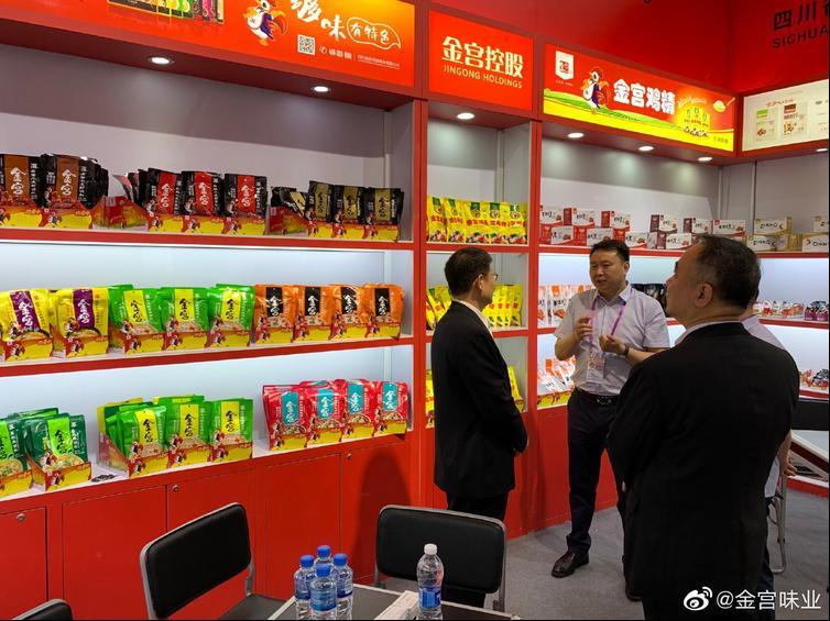 中國食品土畜進(jìn)出口商會會長曹德榮一行走進(jìn)金宮控股參觀交流